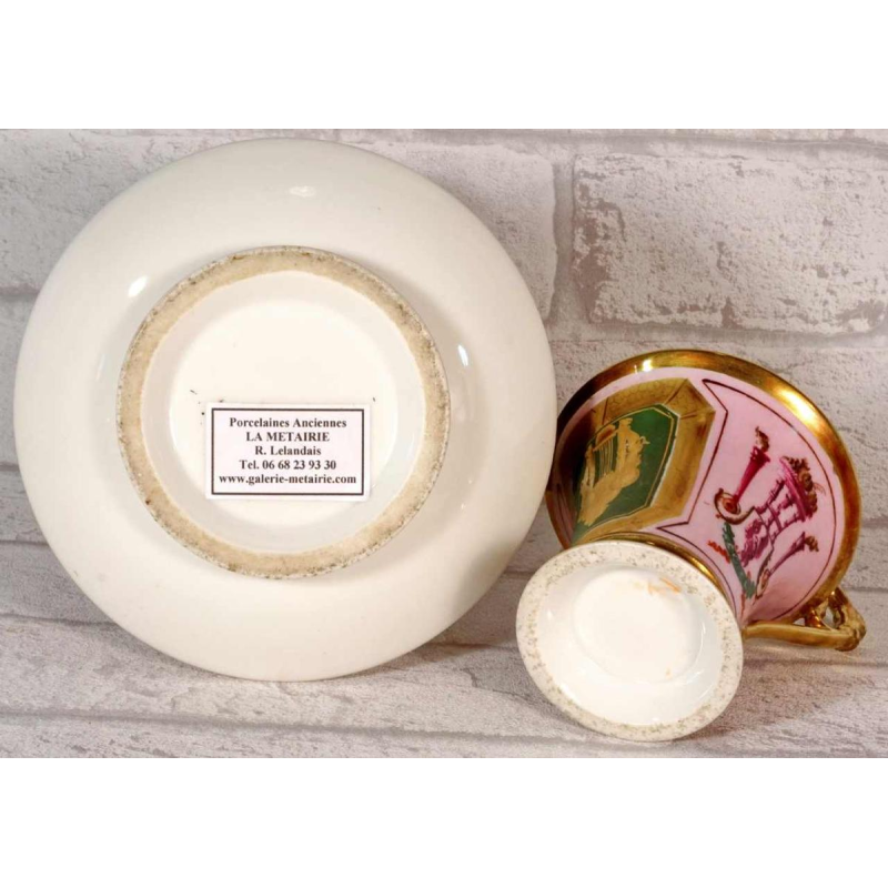 Porcelaine de Paris, tasse 'Jasmin' et sa soucoupe d'époque Empire, XIXe s