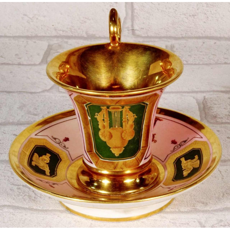 Porcelaine de Paris, tasse 'Jasmin' et sa soucoupe d'époque Empire, XIXe s