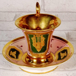 Porcelaine de Paris, tasse 'Jasmin' et sa soucoupe d'époque Empire, XIXe s