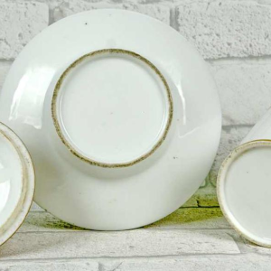 Tasse trembleuse couverte et sa soucoupe en porcelaine de Paris, fin XVIIIe