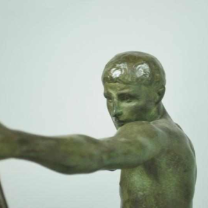 Art Deco bronzen sculptuur van de Franse beeldhouwer Louis Riche, "De jager en zijn hond".