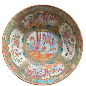 China, Kanton, grote porseleinen kom met polychrome decoratie