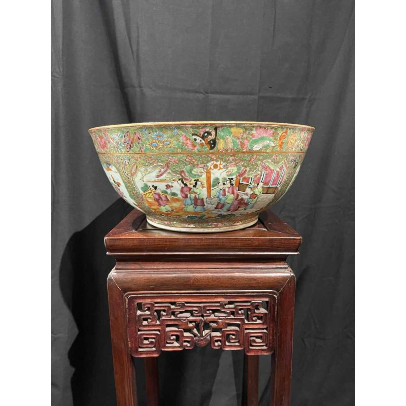 China, Kanton, grote porseleinen kom met polychrome decoratie