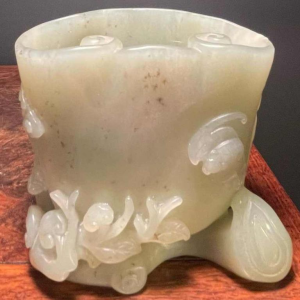 Celadon jade lingzhi (tondeldoos) paddestoelvormige bevrijdende beker, China Quianlong periode