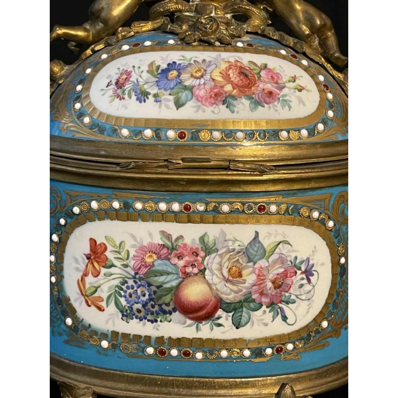 Jewellery box in Sèvres porcelain and gilt bronze, Napoleon III period