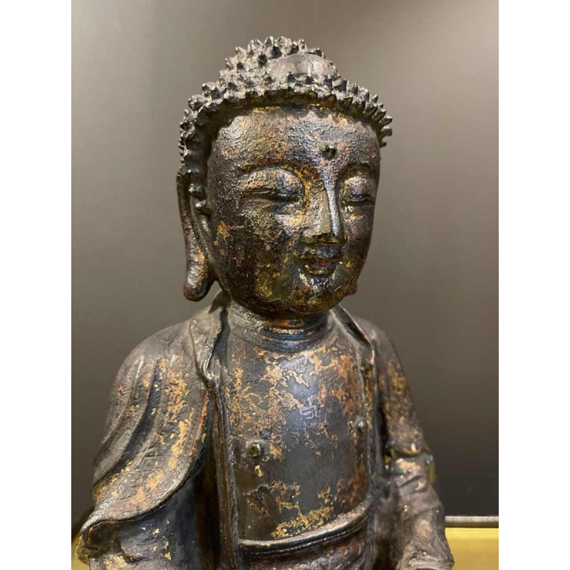 Bouddha en bronze laqué et doré, assis en dhyana mudra