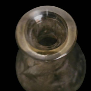 R. Lalique, vase Art Déco "Sauge" en verre soufflé moulé patiné gris, créé avant 1937