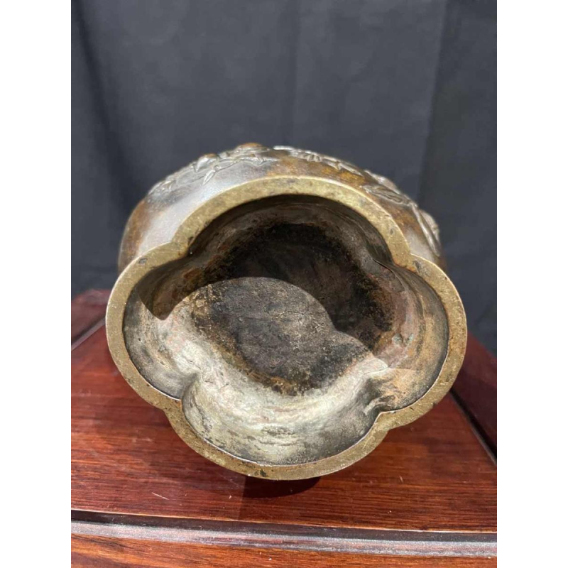 Vase balustre en bronze, Chine XVIIIe