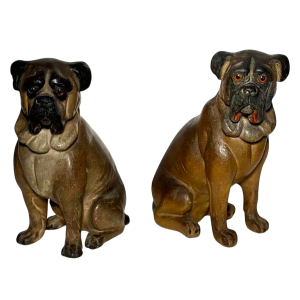 Een paar veelkleurige terracotta sculpturen van Engelse bulldogs, Engeland, 19e eeuw.