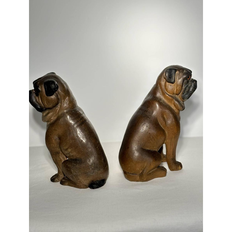 Een paar veelkleurige terracotta sculpturen van Engelse bulldogs, Engeland, 19e eeuw.