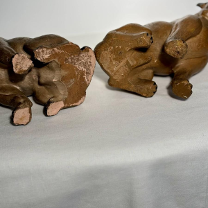 Paire de sculptures de bouledogues anglais, terre cuite polychrome, Angleterre XIXe siècle