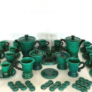 Marius Giuge, service à café et thé en grès émaillé vert, XXe siècle