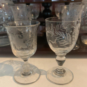 Cave à liqueur complète, coffret Napoléon III, boîte en marqueterie XIXᵉ siècle