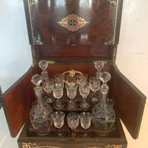 Complete drankenkast in Napoleon III-stijl, 19e-eeuwse kast met marqueterie.