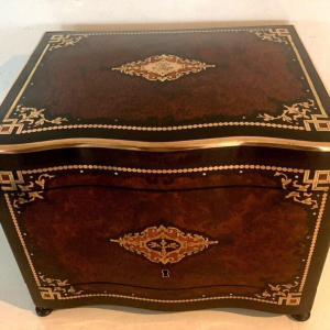 Complete drankenkast in Napoleon III-stijl, 19e-eeuwse kast met marqueterie.