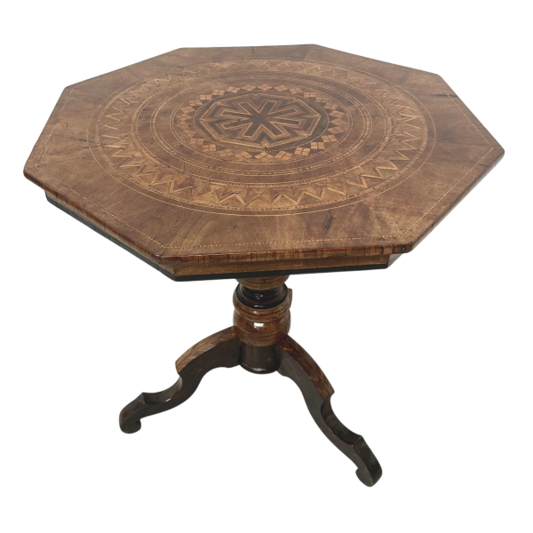 Achthoekige Napoleon III marqueterie tafel met een centrale driepootbasis, Italië, 19e eeuw