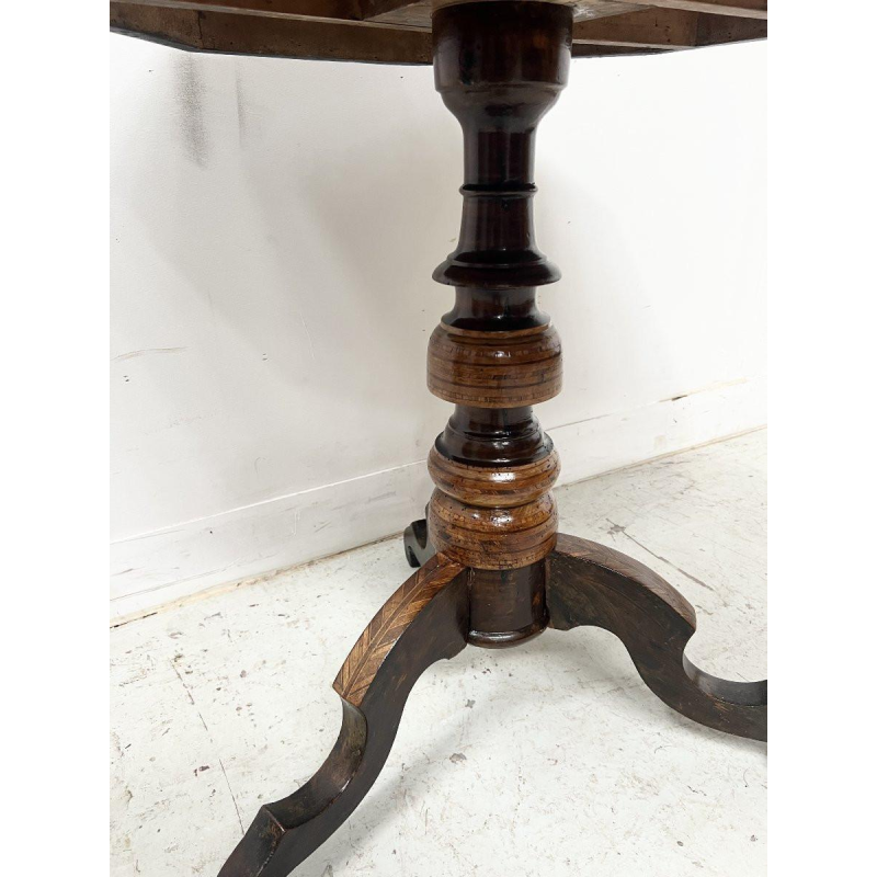Octagonal Napoleon III marquetry pedestal table with a central tripod base, Italy, 19th century