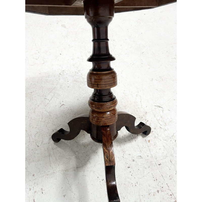 Octagonal Napoleon III marquetry pedestal table with a central tripod base, Italy, 19th century