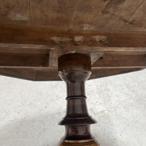 Octagonal Napoleon III marquetry pedestal table with a central tripod base, Italy, 19th century