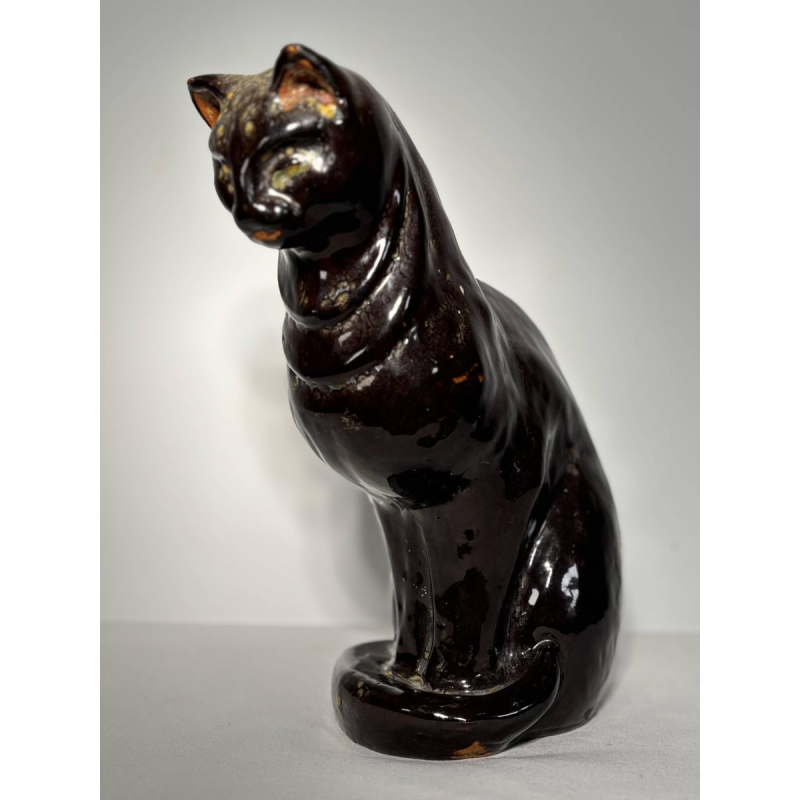 Chat assis en céramique émaillée - France, XXe siècle