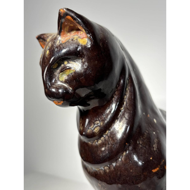 Chat assis en céramique émaillée - France, XXe siècle