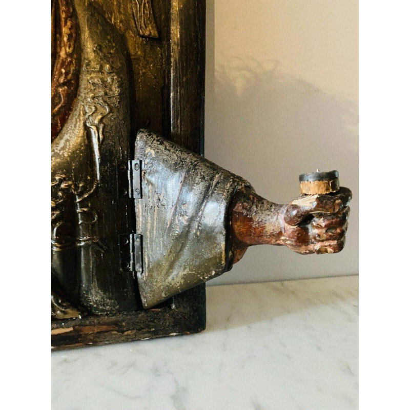 Pair of carved wooden wall sconces decorated with Chinese figures, 20th century