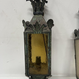 Paire de lanternes en tôle laquée, XXᵉ siècle