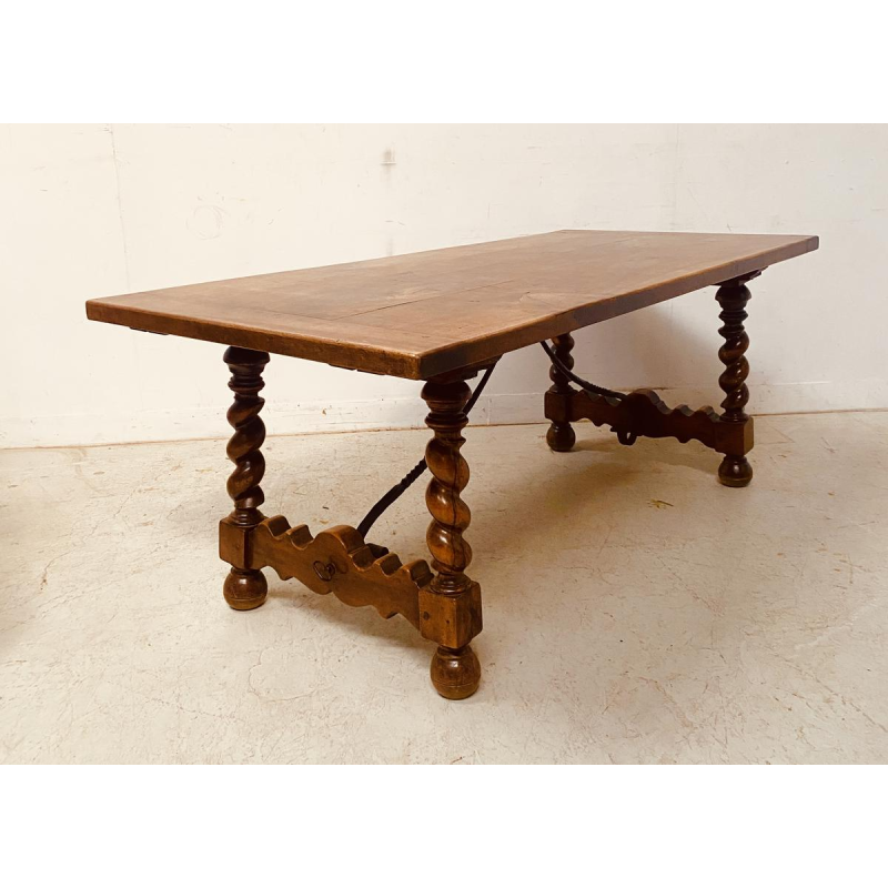 Table de monastère en noyer massif, entretoise en fer martelé, pieds torsadés, XIXe siècle