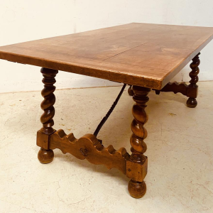 Table de monastère en noyer massif, entretoise en fer martelé, pieds torsadés, XIXe siècle