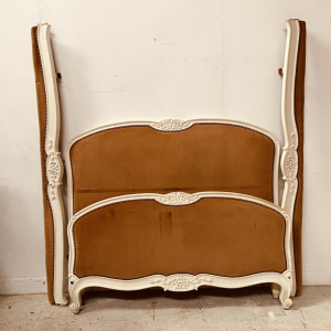 Louis XV style bed in finely carved antique-patinated beechwood, 20th century