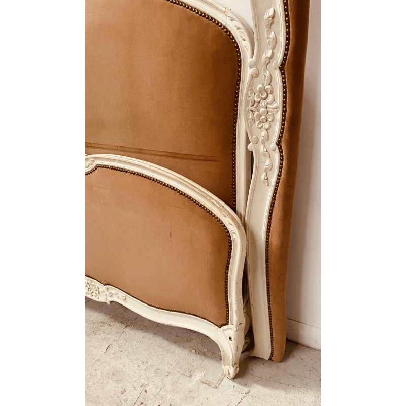 Louis XV style bed in finely carved antique-patinated beechwood, 20th century