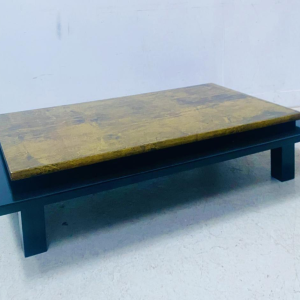 Japanese coffee table, black and gold lacquered top, 20th century