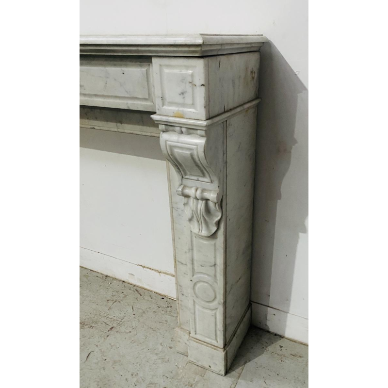 Cheminée au corbeau, époque Napoléon III, marbre blanc, XIX siècle