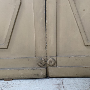 Paire de portes simple face à panneaux moulurés en sapin massif, XIX siècle