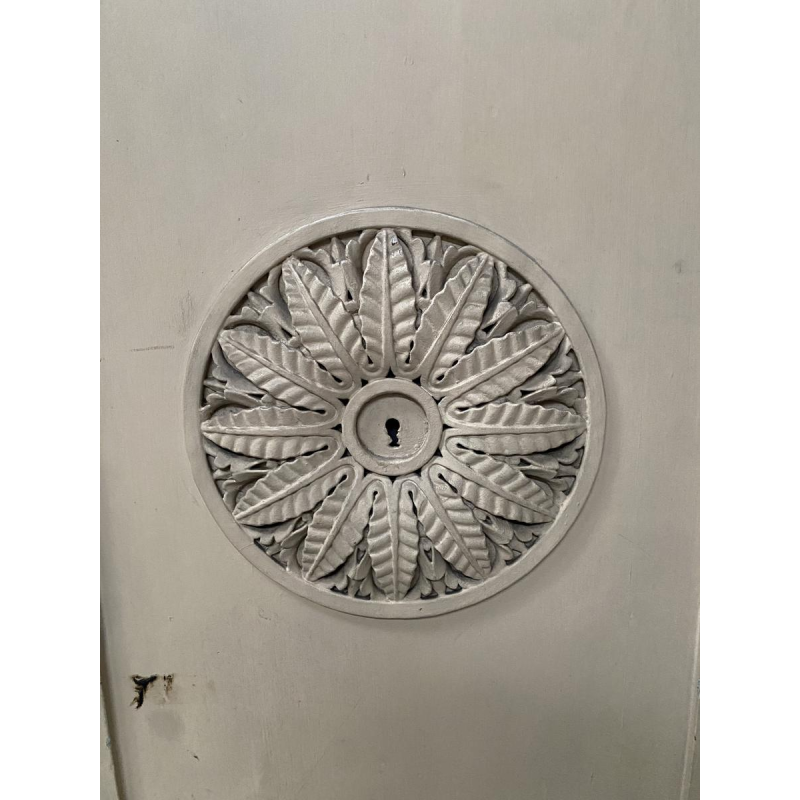 Paire de portes simple face à panneaux moulurés en sapin massif, XIX siècle