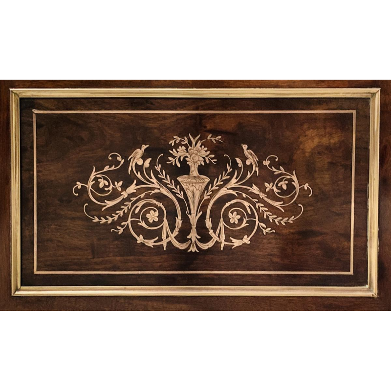 Vitrinekast uit de periode van Napoleon III, vervaardigd uit mahoniehout en brons met marqueterie, 19e eeuw.