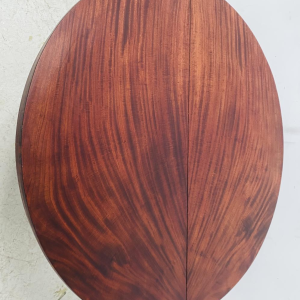 Guéridon Empire rond en acajou à piétement central tétrapode "Pates de lions", XIXe siècle