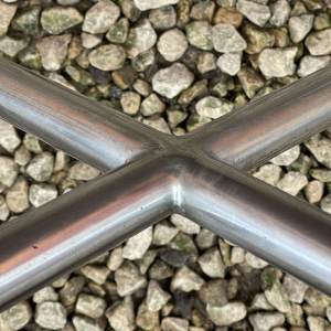 WILLEM HENDRIK GISPEN, gedekte tafel 3 fauteuils 413 slede Art Deco Bauhaus, stalen buisstructuur, ca 1930