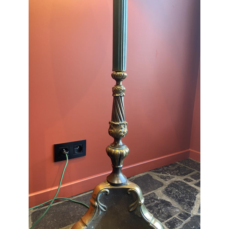 Lampadaire en bronze classique, abat-jour en soie Ashoka Silk, tissu tendu doublé soie China Habotai