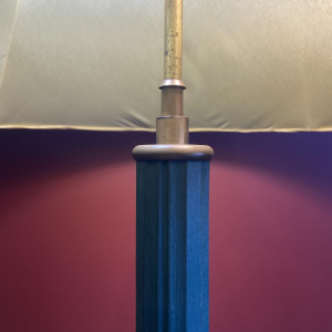 Lampadaire en bronze classique, abat-jour en soie Ashoka Silk, tissu tendu doublé soie China Habotai