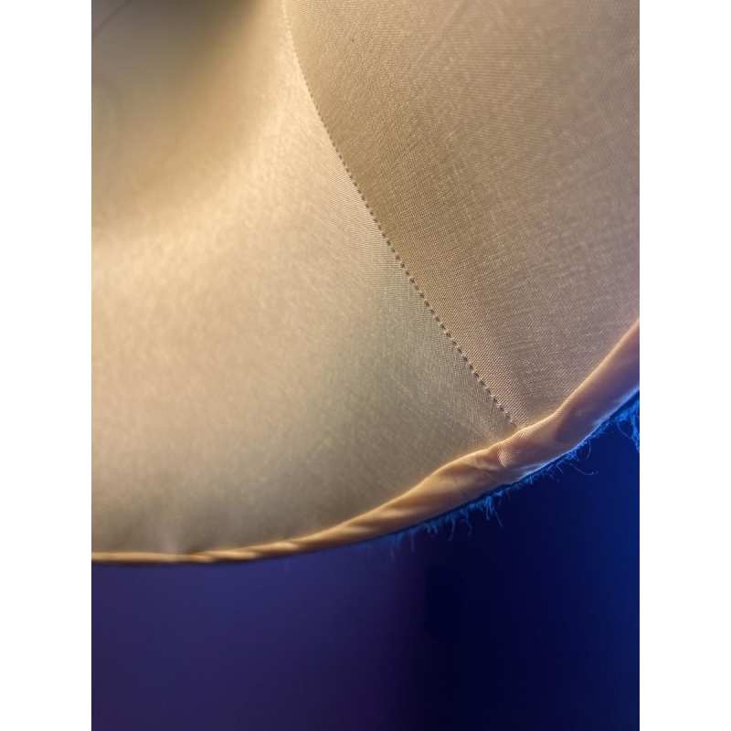 Lampadaire en bronze classique, abat-jour en soie Ashoka Silk, tissu tendu doublé soie China Habotai