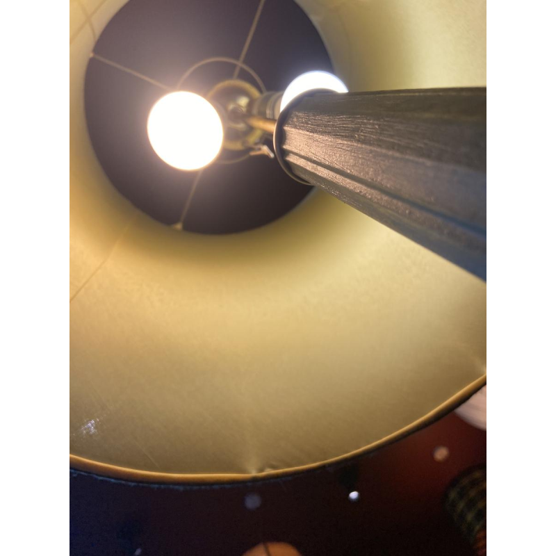 Lampadaire en bronze classique, abat-jour en soie Ashoka Silk, tissu tendu doublé soie China Habotai