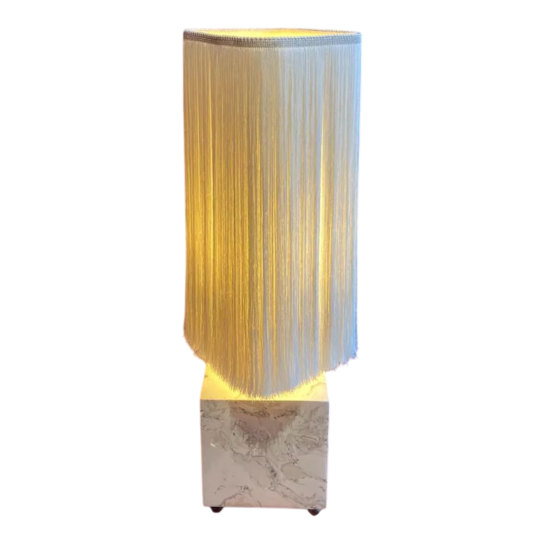 Lampe à poser, socle stuc marbre beige, abat-jour franges Houles, travail artisanal contemporain