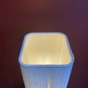 Lampe à poser, socle stuc marbre beige, abat-jour franges Houles, travail artisanal contemporain