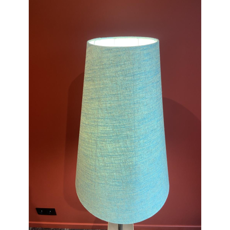 Lampe à poser "Colonne balustrade" en terre cuite, abat-jour en soie Ashoka Silk, travail artisanal