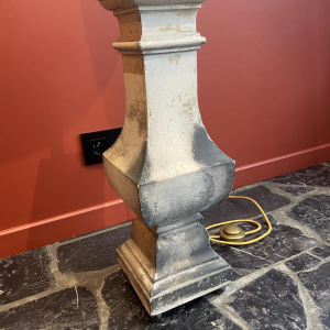 Tafellamp "Column Balustrade" in terracotta, lampenkap van Ashoka-zijde, handgemaakt.