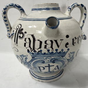 Vase à anses en faïence blanc bleu, XIXᵉ siècle