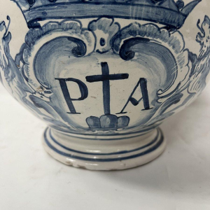 Vase à anses en faïence blanc bleu, XIXᵉ siècle