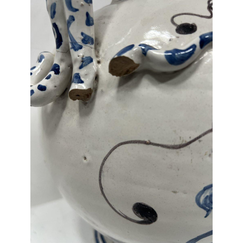 Vase à anses en faïence blanc bleu, XIXᵉ siècle