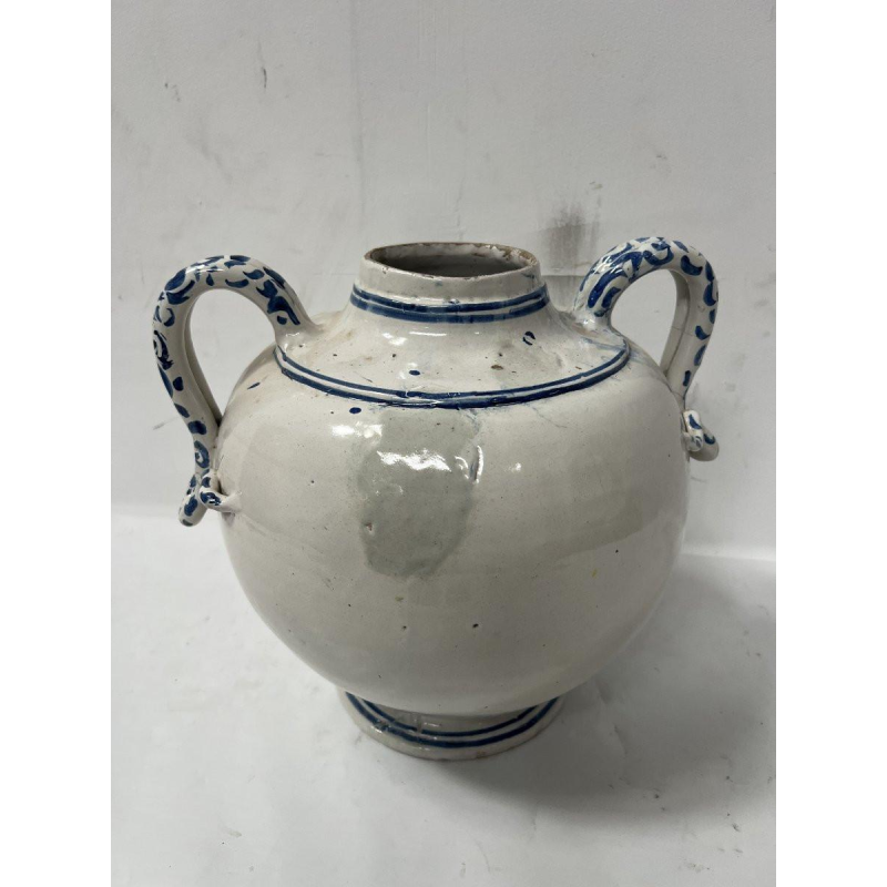 Vase à anses en faïence blanc bleu, XIXᵉ siècle